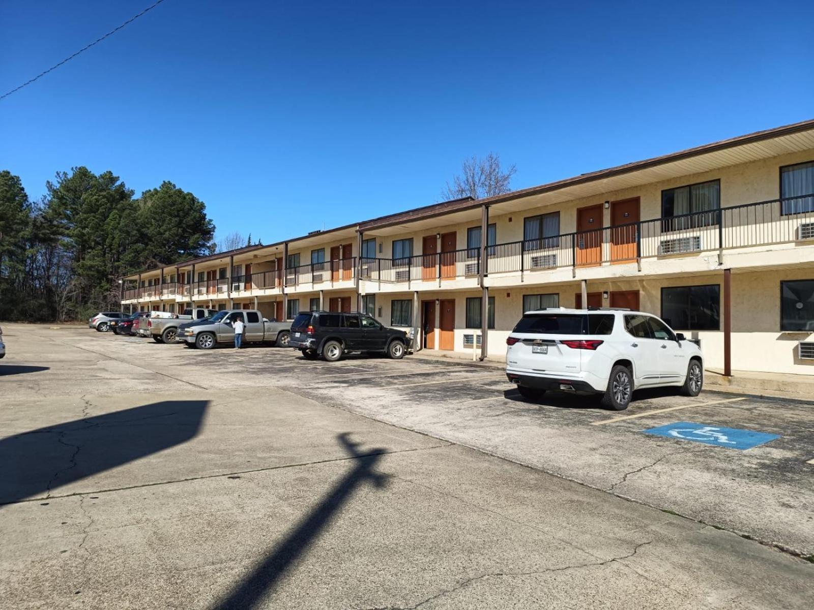 Executive Inn By Oyo Kilgore North Exterior foto