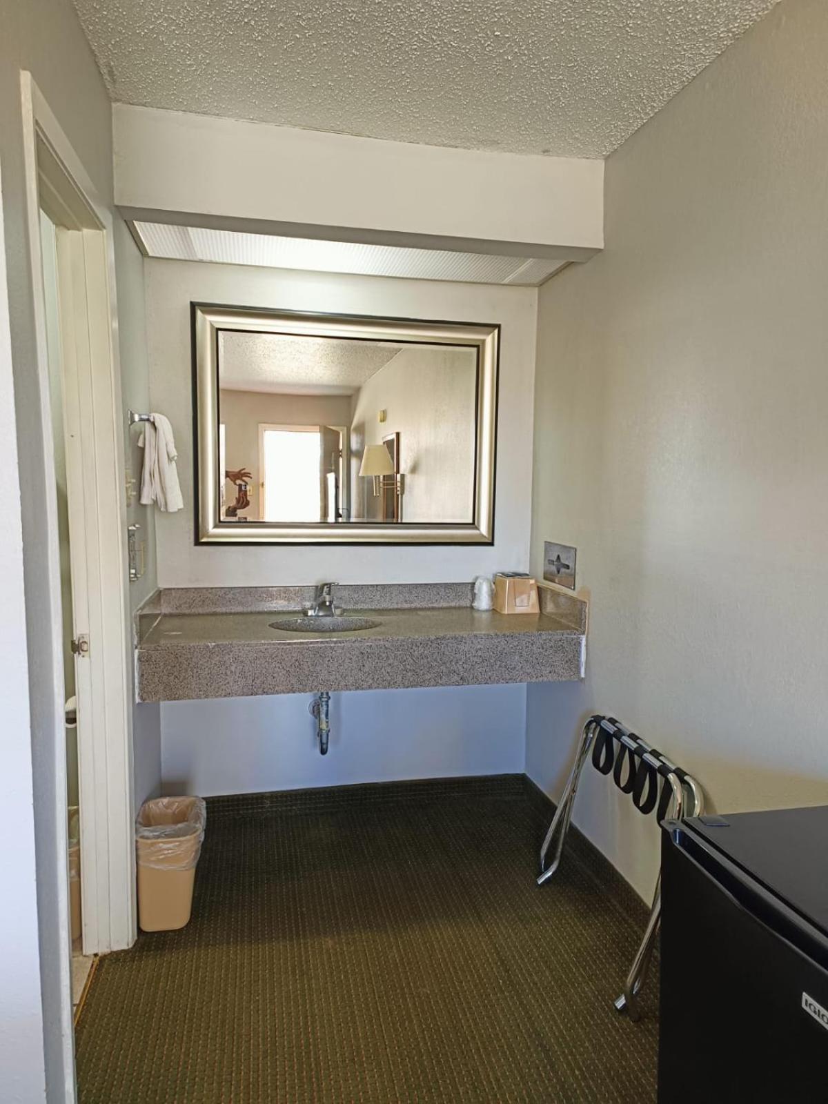 Executive Inn By Oyo Kilgore North Exterior foto